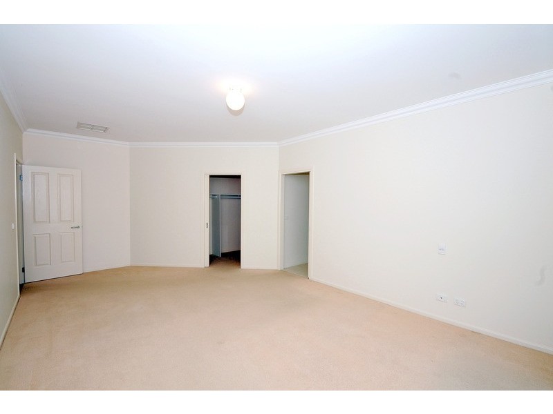 2 Kelly Terrace, Sandhurst VIC 3977