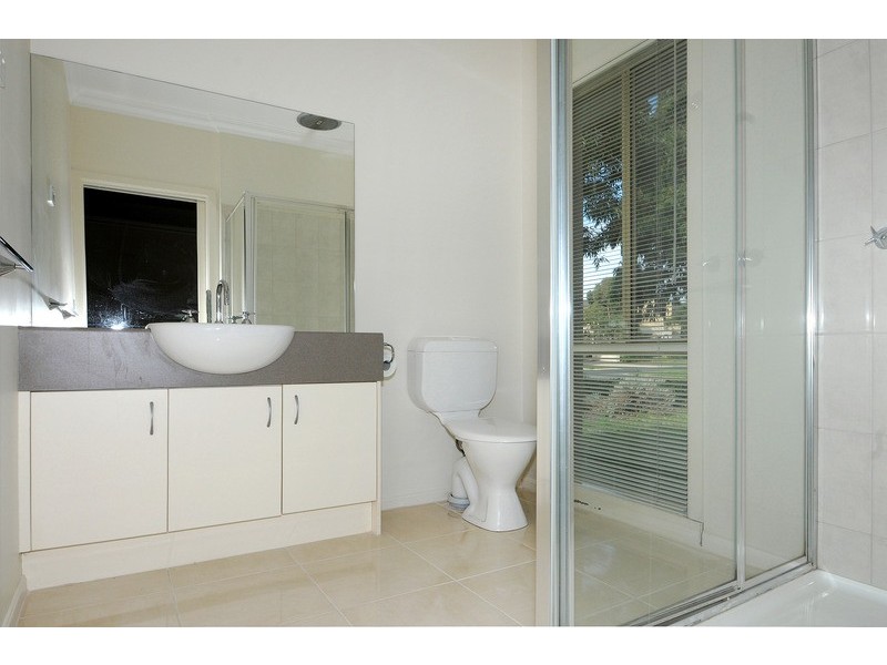 2 Kelly Terrace, Sandhurst VIC 3977