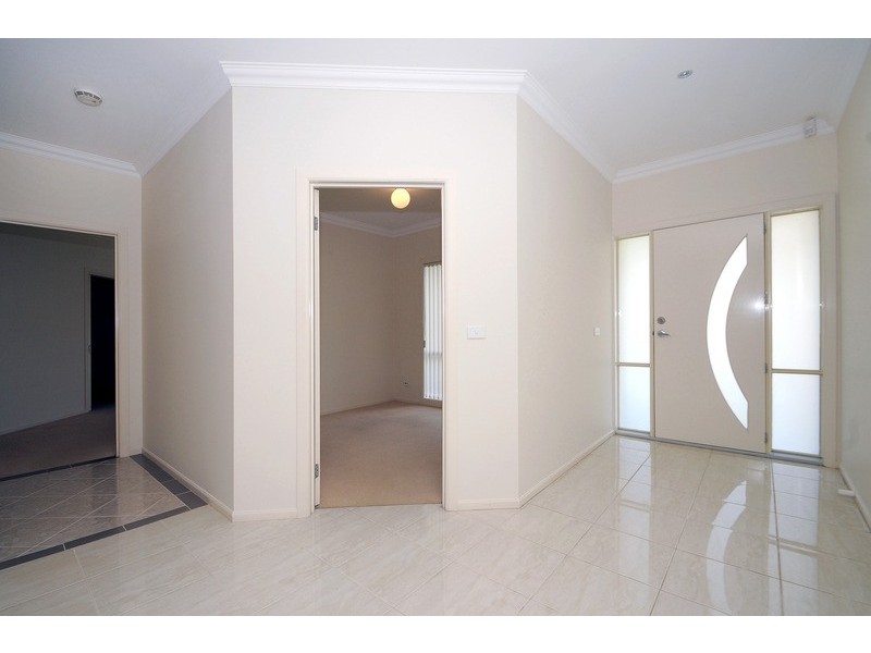 2 Kelly Terrace, Sandhurst VIC 3977