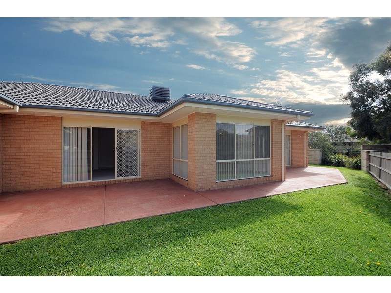 2 Kelly Terrace, Sandhurst VIC 3977