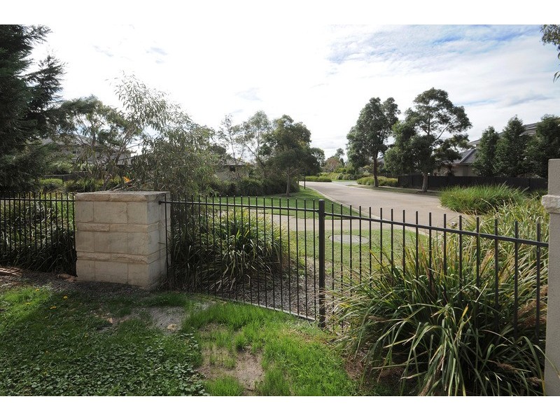 2 Kelly Terrace, Sandhurst VIC 3977