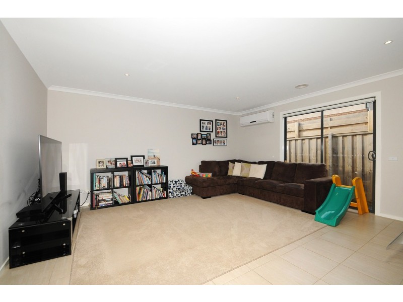 18 Nobel Drive, Cranbourne West VIC 3977