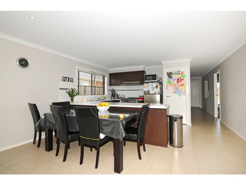 18 Nobel Drive, Cranbourne West VIC 3977