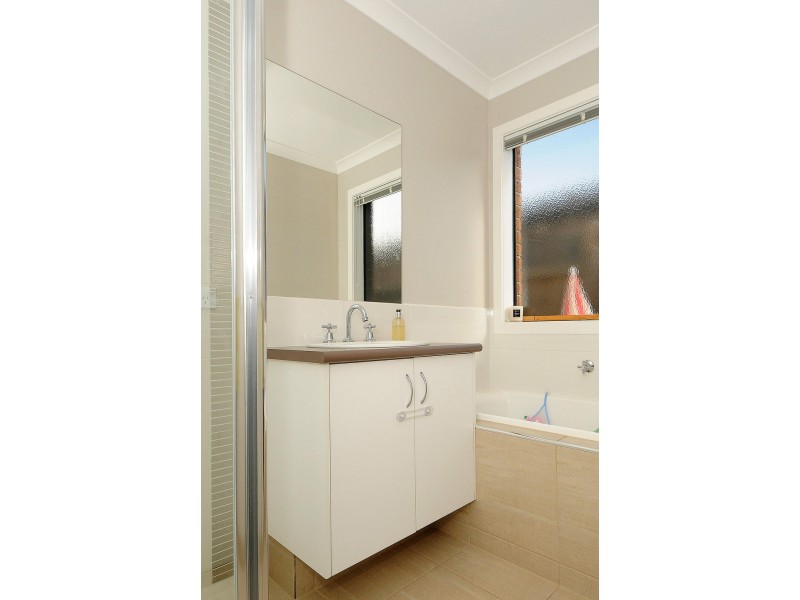 18 Nobel Drive, Cranbourne West VIC 3977