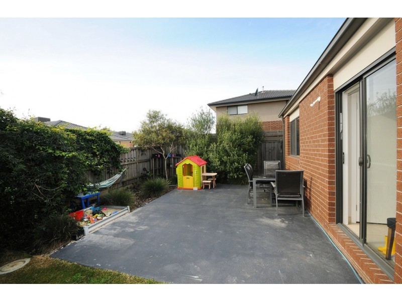 18 Nobel Drive, Cranbourne West VIC 3977