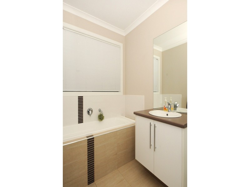 14 Copernicus Circuit, Cranbourne West VIC 3977