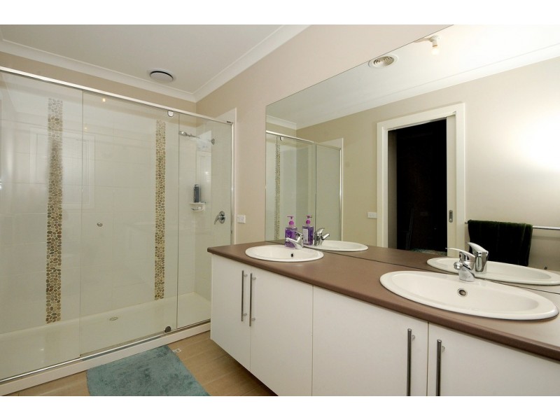 14 Copernicus Circuit, Cranbourne West VIC 3977