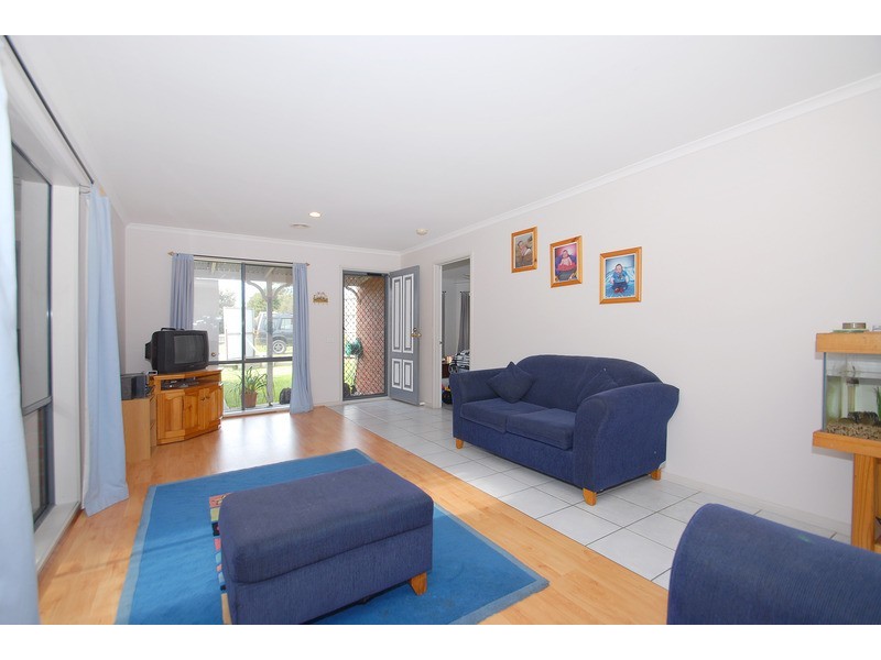 1 Clifton Grove, Carrum Downs VIC 3201