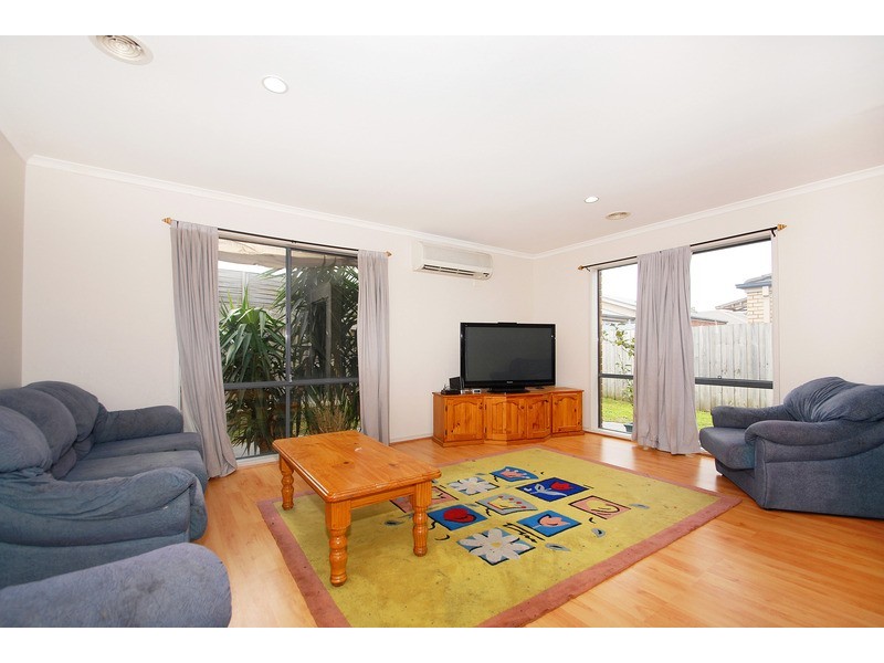 1 Clifton Grove, Carrum Downs VIC 3201