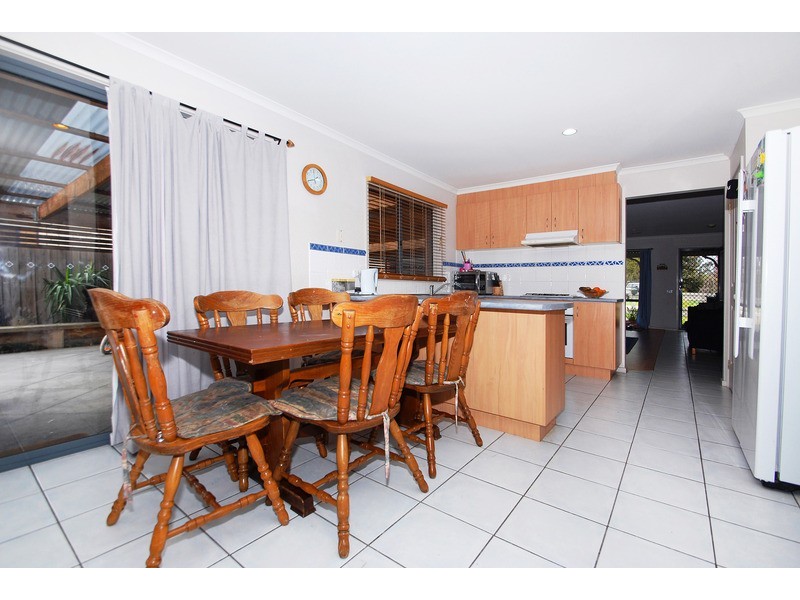 1 Clifton Grove, Carrum Downs VIC 3201