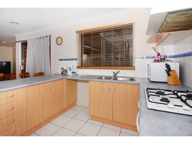 1 Clifton Grove, Carrum Downs VIC 3201