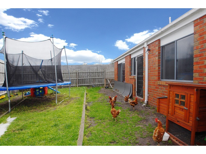 1 Clifton Grove, Carrum Downs VIC 3201