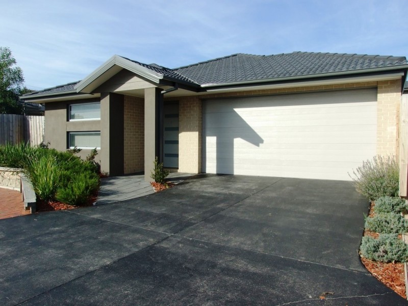 1/104 Broderick Road, Carrum Downs VIC 3201