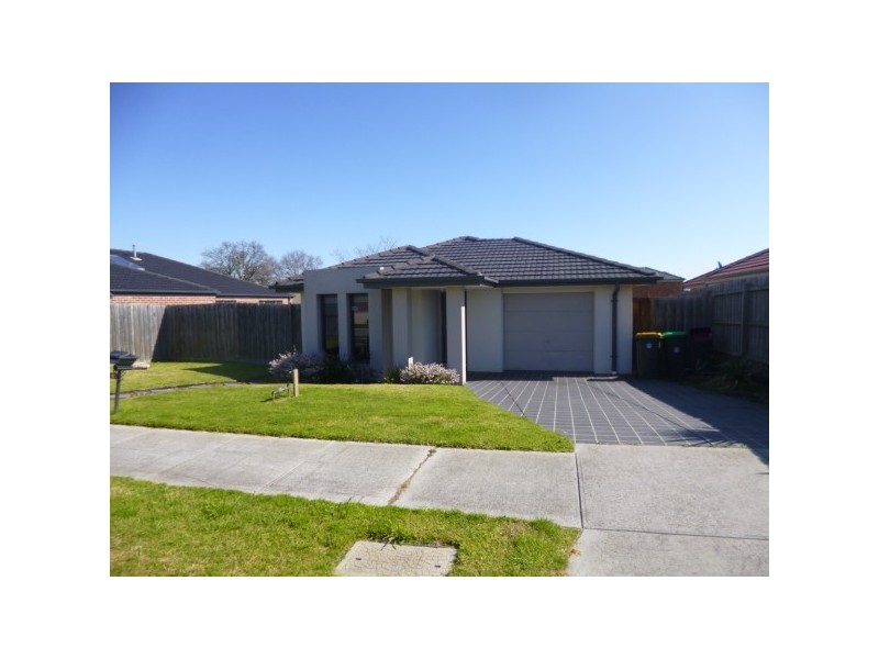16 Triumph Way, Skye VIC 3977
