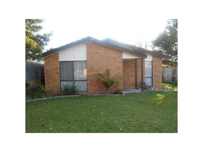 27 Dion Drive, Carrum Downs VIC 3201