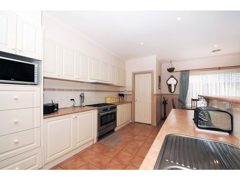 8 Windsor Grange Court, Skye VIC 3977