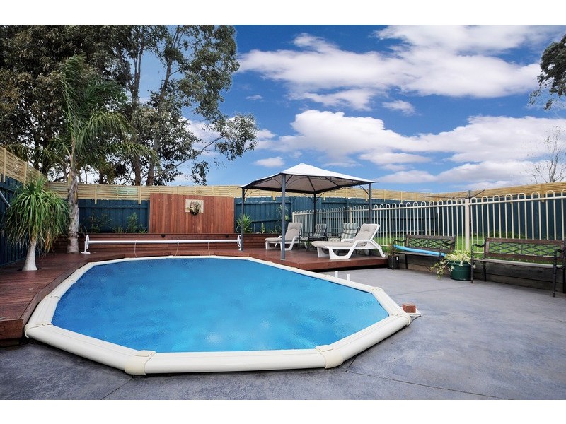 8 Windsor Grange Court, Skye VIC 3977