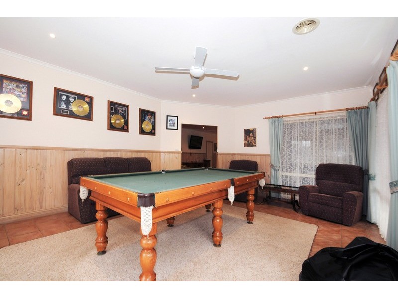 8 Windsor Grange Court, Skye VIC 3977