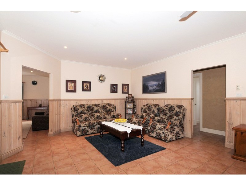 8 Windsor Grange Court, Skye VIC 3977