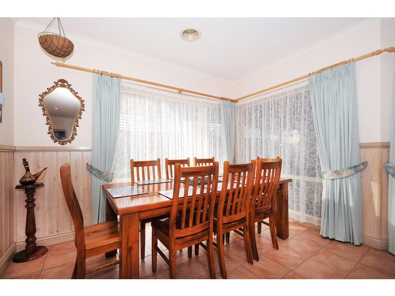 8 Windsor Grange Court, Skye VIC 3977