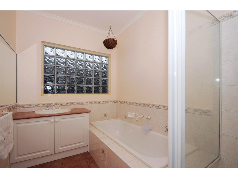 8 Windsor Grange Court, Skye VIC 3977