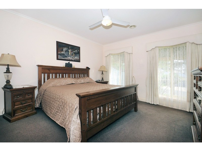 8 Windsor Grange Court, Skye VIC 3977