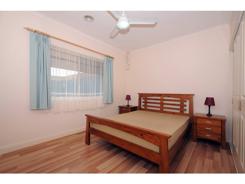 8 Windsor Grange Court, Skye VIC 3977