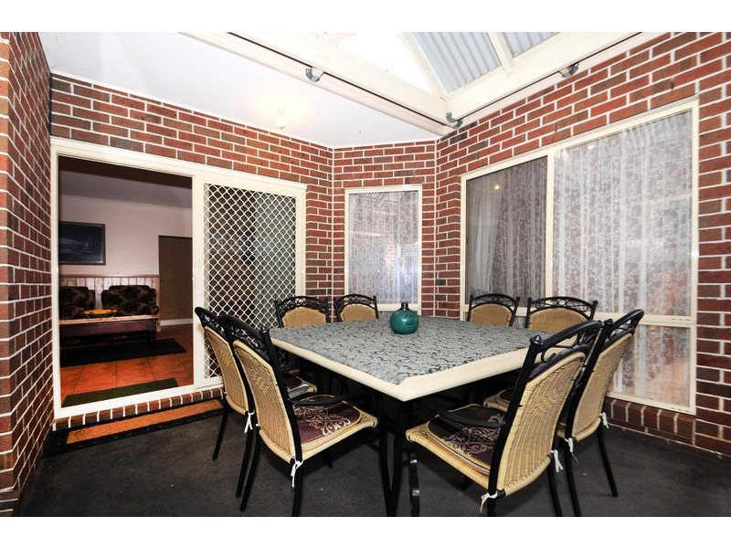 8 Windsor Grange Court, Skye VIC 3977