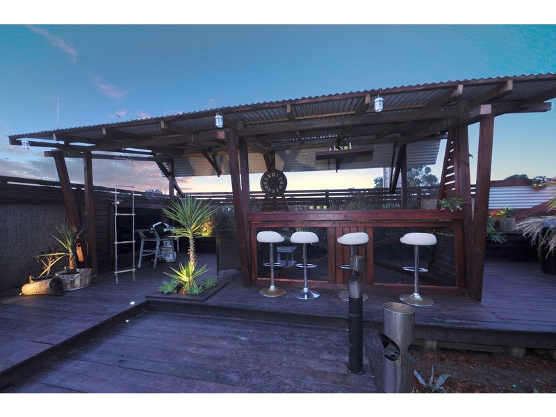 18 Garnet Close, Skye VIC 3977