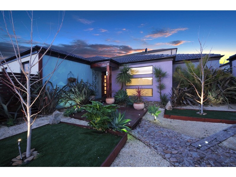 18 Garnet Close, Skye VIC 3977