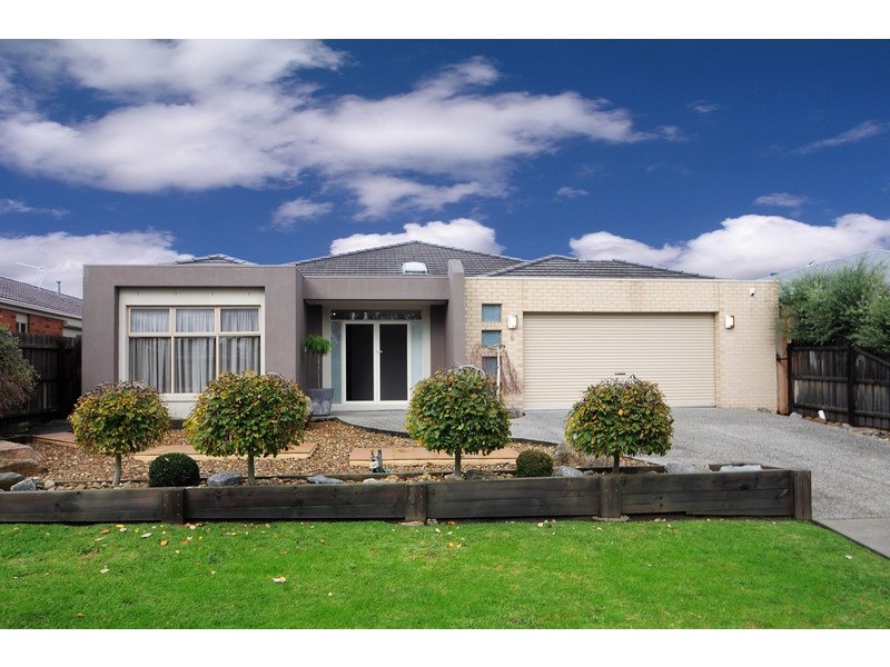 8 Postregna Way, Skye VIC 3977
