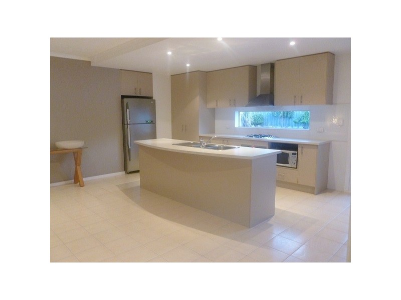 8 Postregna Way, Skye VIC 3977