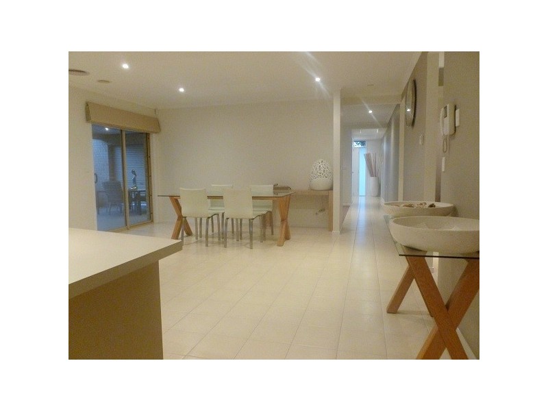 8 Postregna Way, Skye VIC 3977