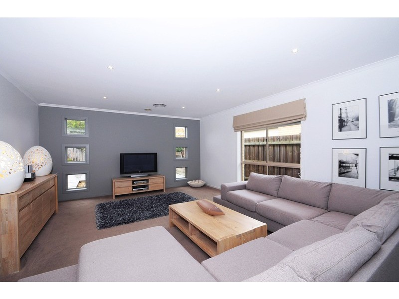 8 Postregna Way, Skye VIC 3977