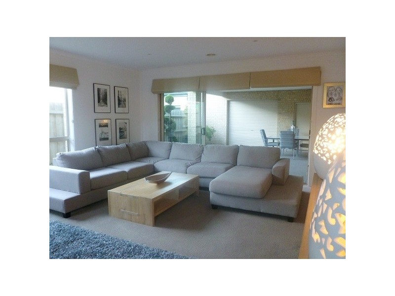 8 Postregna Way, Skye VIC 3977