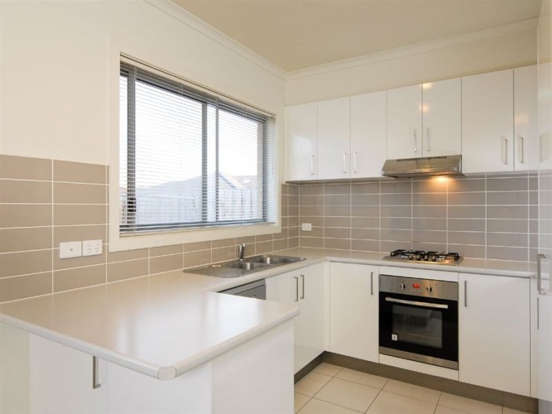 4/104 Broderick Road, Carrum Downs VIC 3201