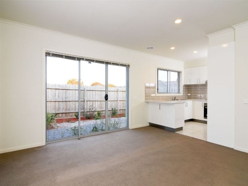 4/104 Broderick Road, Carrum Downs VIC 3201