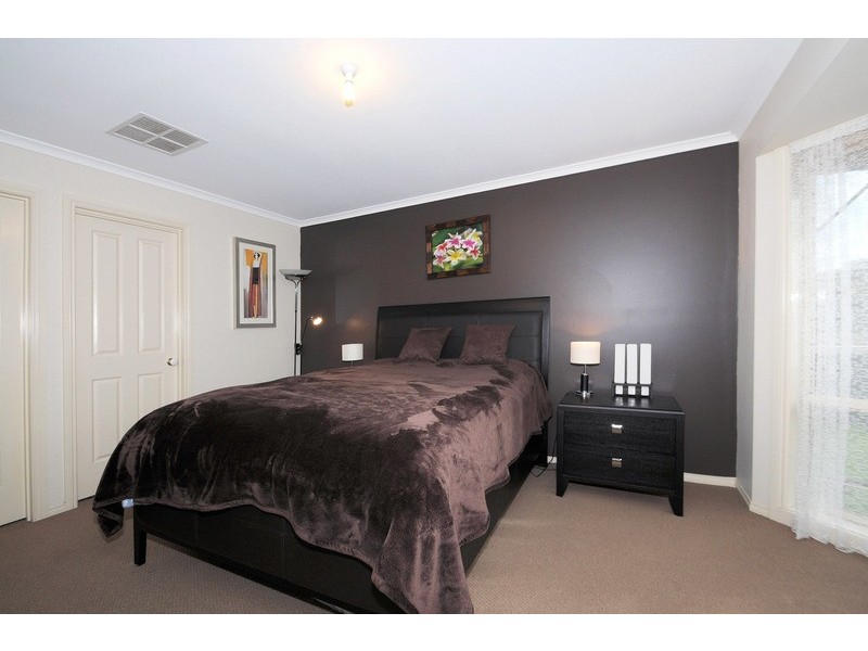 40 Lats Avenue, Carrum Downs VIC 3201