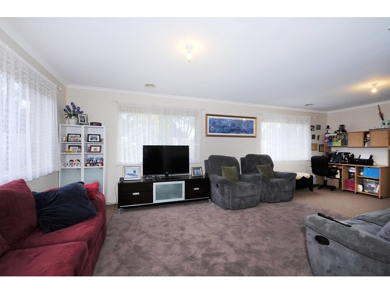 40 Lats Avenue, Carrum Downs VIC 3201