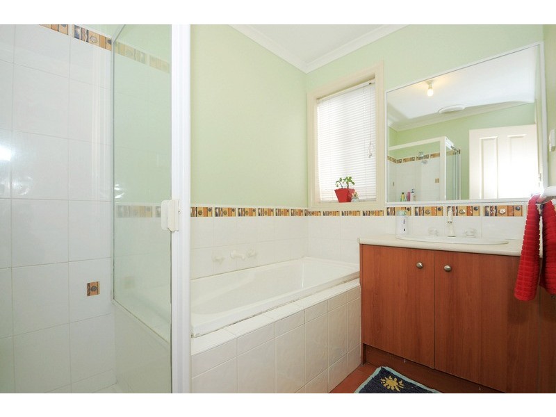 40 Lats Avenue, Carrum Downs VIC 3201