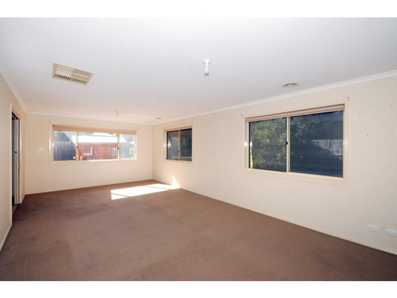40 Lats Avenue, Carrum Downs VIC 3201