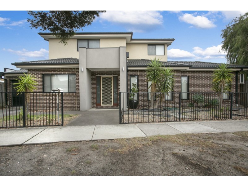 35 Earnshaw Drive, Carrum Downs VIC 3201