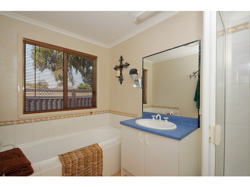 2 Brumbys Road, Carrum Downs VIC 3201