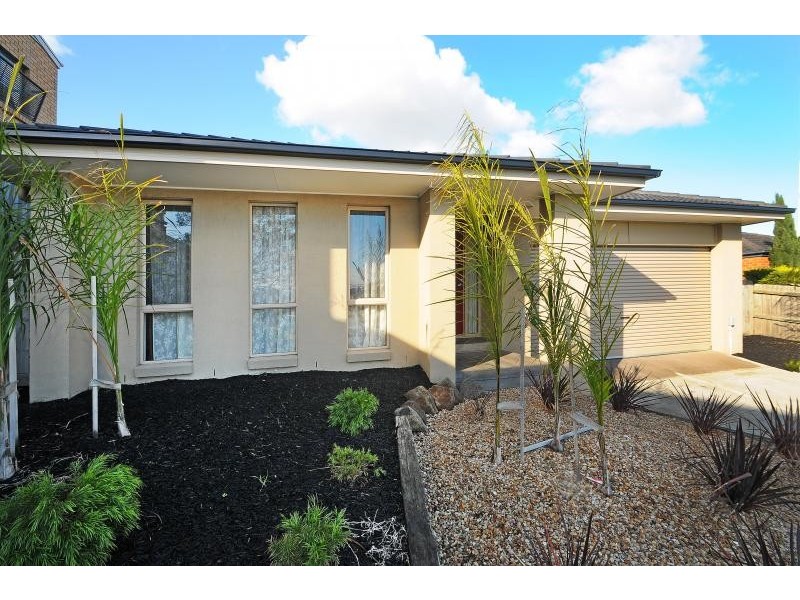 2 Holly Place, Carrum Downs VIC 3201