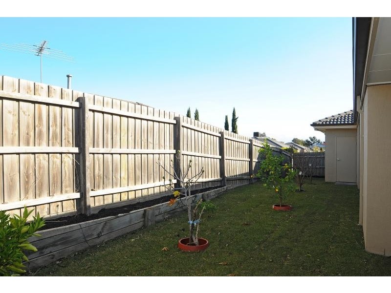 2 Holly Place, Carrum Downs VIC 3201