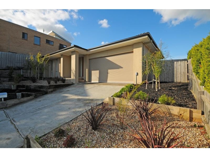 2 Holly Place, Carrum Downs VIC 3201