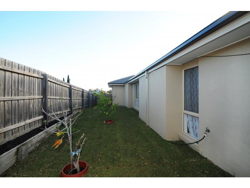 2 Holly Place, Carrum Downs VIC 3201