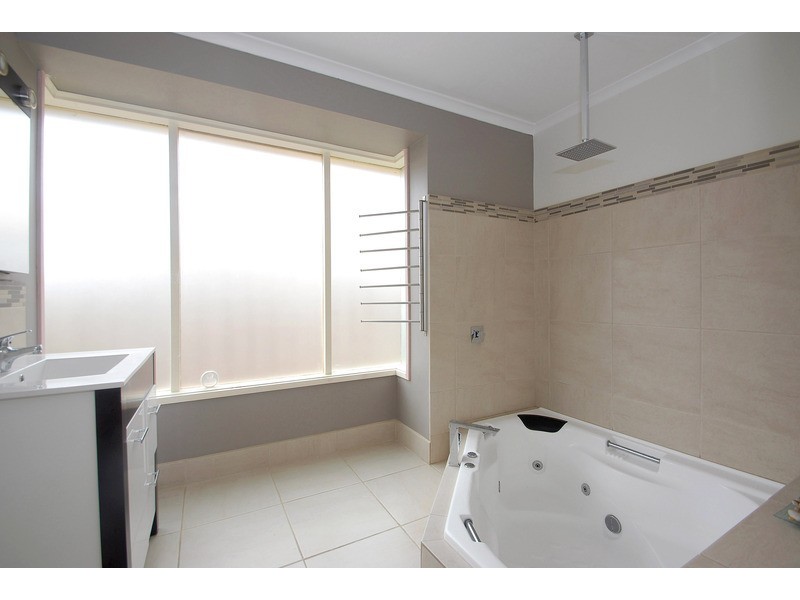 17 Wildcroft Court, Carrum Downs VIC 3201