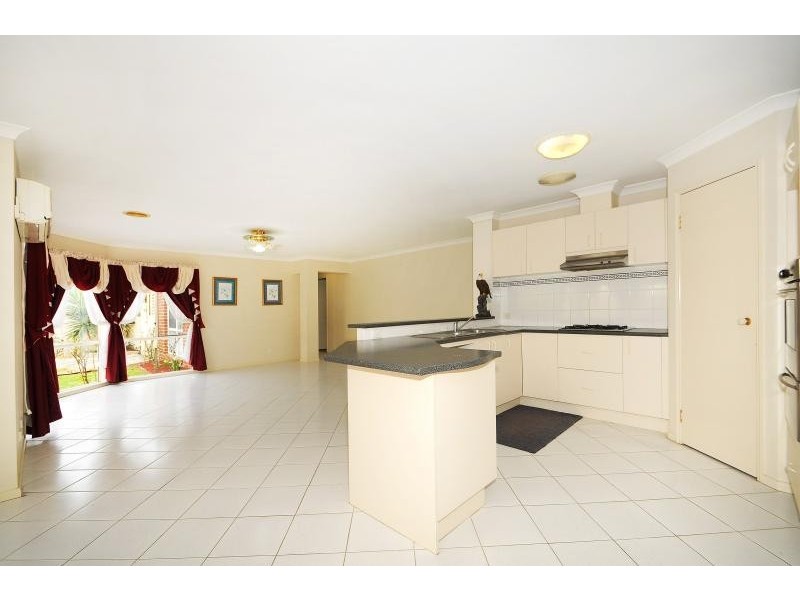 6 Flora Park Way, Carrum Downs VIC 3201