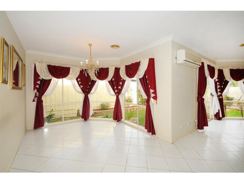 6 Flora Park Way, Carrum Downs VIC 3201